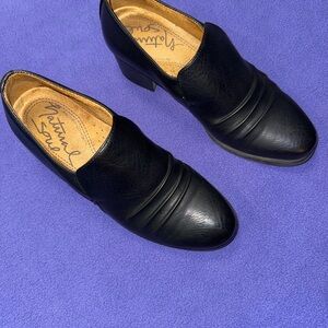 Natural Soul Classic Black Slip-Ons